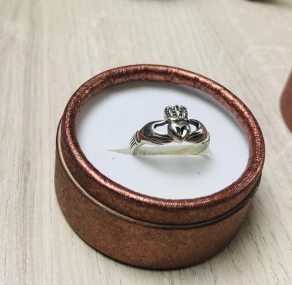 925 Sterling Silver "Heart In Hands" Ring Size 7